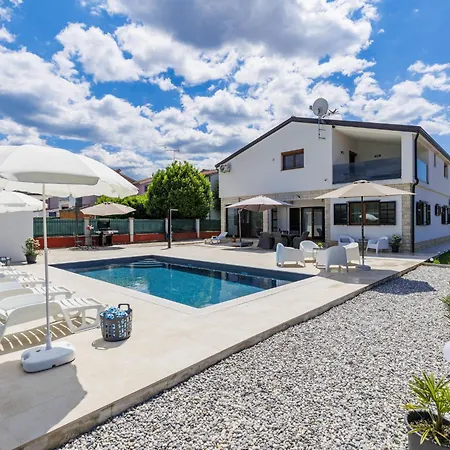 Сasa de vacaciones Rubil By Interhome *